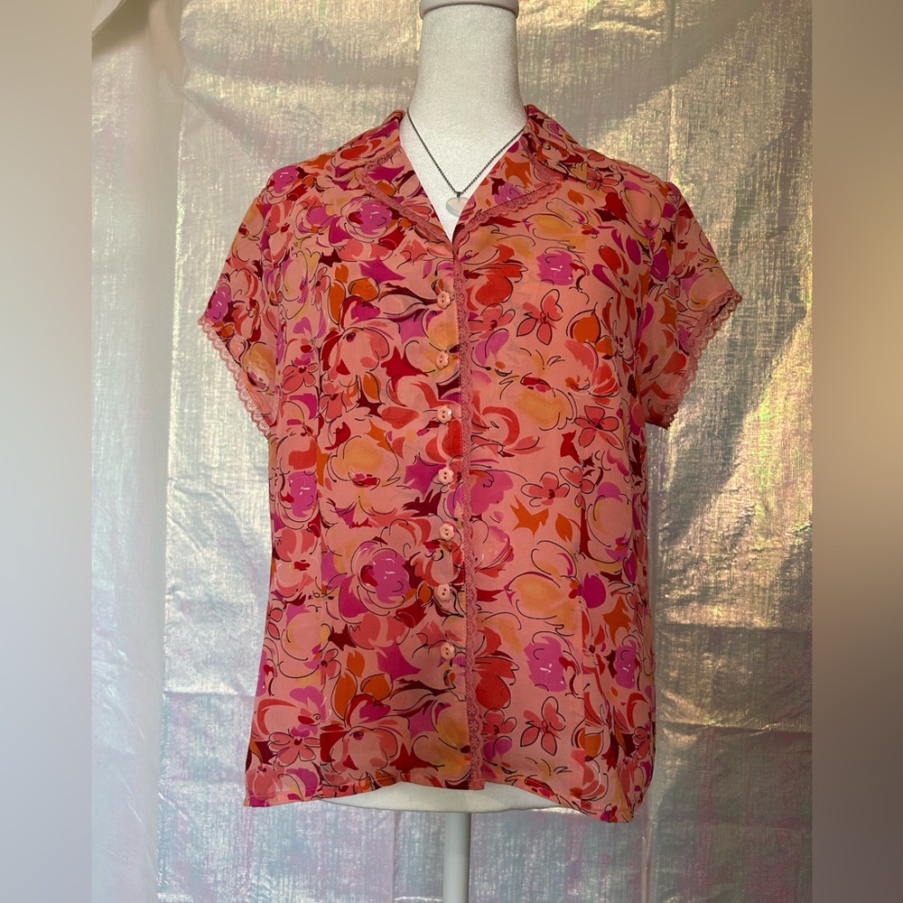 Y2K Floral Short-Sleeve Button Front Notations Blouse in Pink. Size PM.